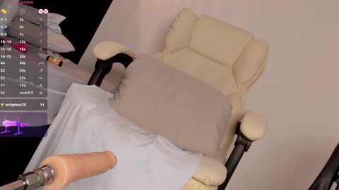 Snapshot of allisonroberts_ chatting on February 7, 10:41 pm Alli online show from February 7, 10:41 pm