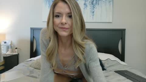Snapshot of alluring_aurora_amor chatting on March 3, 5:20 pm Aurora online show from March 3, 5:20 pm