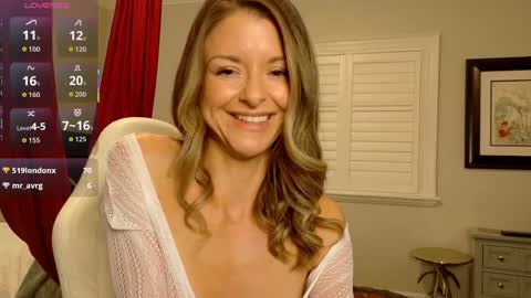 Snapshot of alluring_aurora_amor chatting on October 3, 1:48 am Aurora online show from October 3, 1:48 am