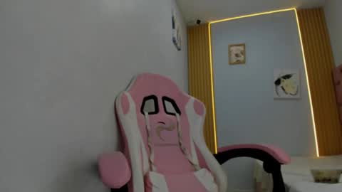 Snapshot of alluringangel01 chatting on October 19, 3:00 am alluringangel01 online show from October 19, 3:00 am
