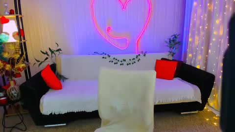 alluringeyess online show from April 15, 7:58 pm