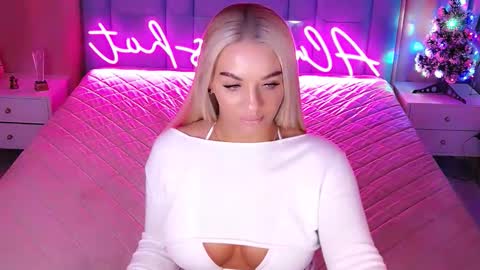 AlwaysHot online show from January 15, 2:09 am