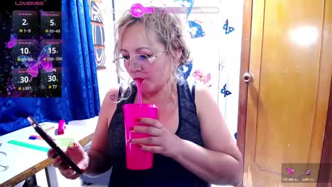 Snapshot of ally_sweety chatting on February 21, 10:04 pm ally_sweety online show from February 21, 10:04 pm