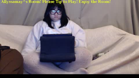 Allyssamay online show from January 12, 6:53 am