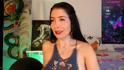 Snapshot of alma_art_ chatting on December 19, 11:35 pm alma_art_ online show from December 19, 11:35 pm