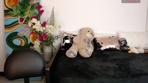 Snapshot of alma_art_ chatting on February 8, 7:38 pm alma_art_ online show from February 8, 7:38 pm
