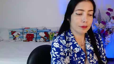 alma_art_ online show from December 19, 11:55 pm