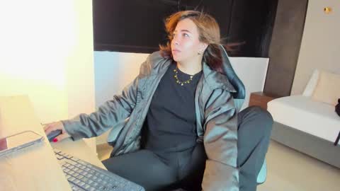 Snapshot of alma_fenix chatting on October 13, 12:29 pm ALMA FENIX online show from October 13, 12:29 pm