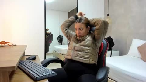 Snapshot of alma_fenix chatting on October 20, 12:21 pm ALMA FENIX online show from October 20, 12:21 pm