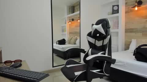 Snapshot of alma_fenix chatting on October 8, 12:33 pm ALMA FENIX online show from October 8, 12:33 pm