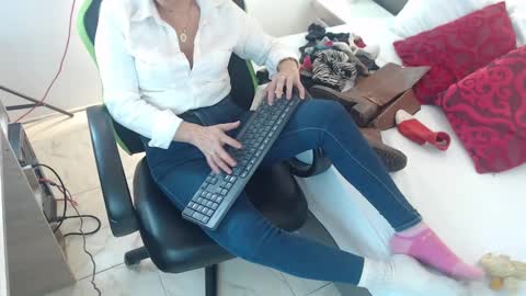 Snapshot of alma_fenix chatting on February 13, 3:14 pm ALMA FENIX online show from February 13, 3:14 pm