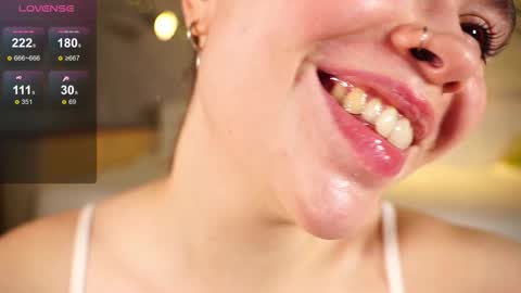 Snapshot of alma_yammy chatting on October 10, 6:03 pm Alma online show from October 10, 6:03 pm