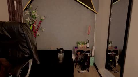 Snapshot of almma_ chatting on October 18, 3:49 pm ALMMA online show from October 18, 3:49 pm