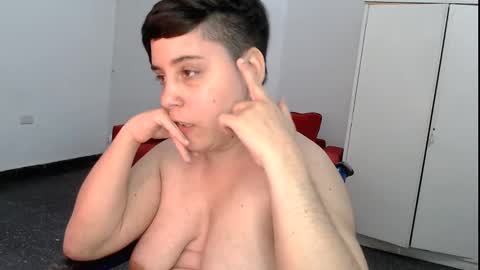 Snapshot of almondonwheels chatting on December 2, 2:02 am Almond online show from December 2, 2:02 am