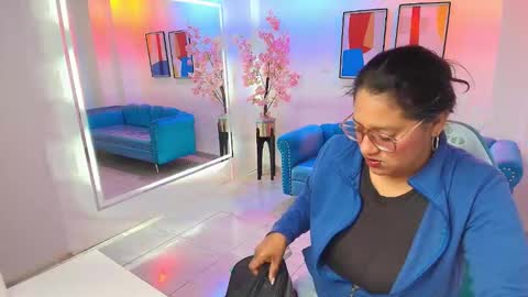 Alondra  online show from November 26, 4:10 am