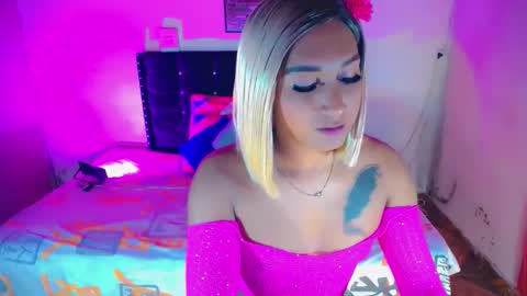 alondragill_ online show from May 26, 2:56 pm