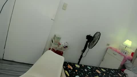 Snapshot of alovelydollnica chatting on October 16, 12:21 am alovelydollnica online show from October 16, 12:21 am