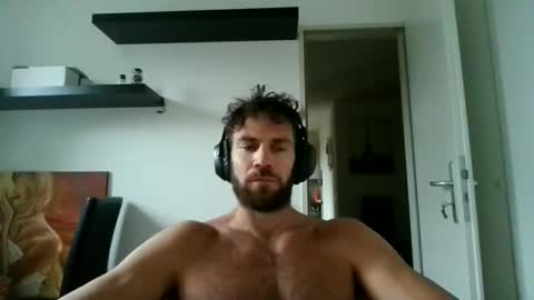 Snapshot of alphah_hunk chatting on October 13, 3:25 pm alphah_hunk online show from October 13, 3:25 pm