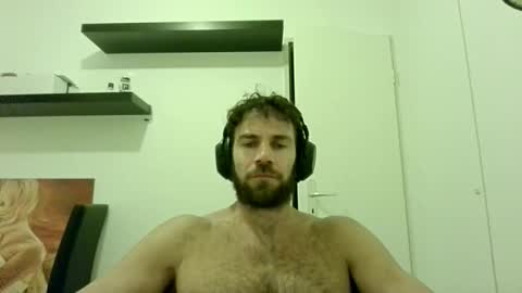 Snapshot of alphah_hunk chatting on October 18, 6:12 pm alphah_hunk online show from October 18, 6:12 pm