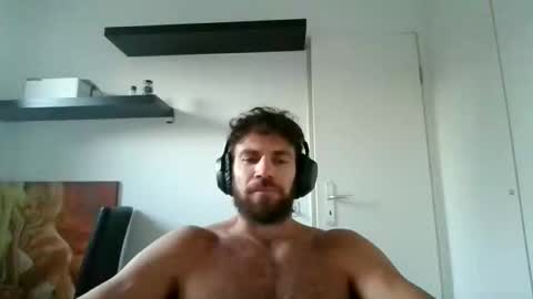 Snapshot of alphah_hunk chatting on October 16, 5:45 pm alphah_hunk online show from October 16, 5:45 pm