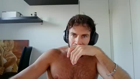Snapshot of alphah_hunk chatting on October 14, 3:26 pm alphah_hunk online show from October 14, 3:26 pm