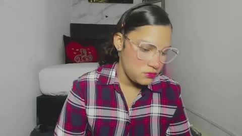 aly_n_sebas online show from October 4, 11:52 am