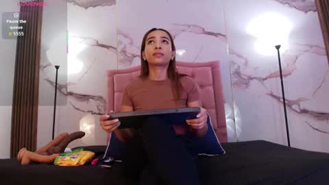 Snapshot of alyathompson chatting on September 10, 3:51 am Alya online show from September 10, 3:51 am