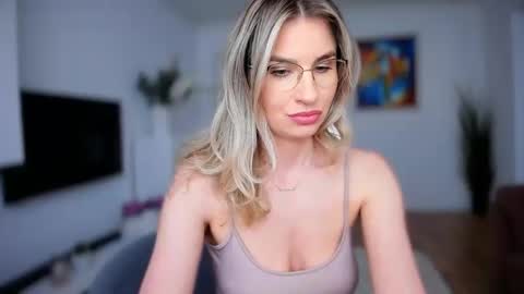 alymiss online show from May 26, 9:04 am