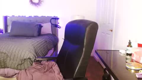 Alyssiaamorexo online show from April 7, 1:35 pm