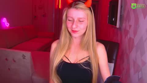 Snapshot of amaliaqueen999 chatting on October 31, 3:23 pm Amalia online show from October 31, 3:23 pm