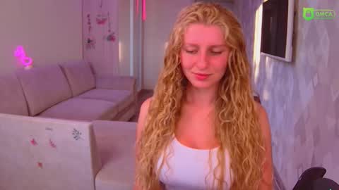 Snapshot of amaliaqueen999 chatting on September 21, 2:32 pm Amalia online show from September 21, 2:32 pm