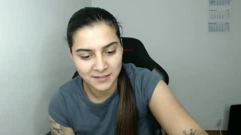 The queen of the biceps  online show from January 16, 8:07 pm