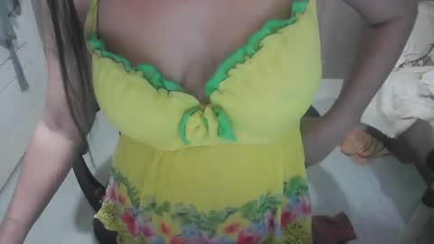 Snapshot of amanda_pinaymama chatting on February 19, 3:28 am amanda online show from February 19, 3:28 am