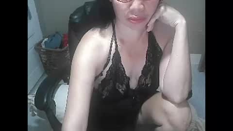 Snapshot of amanda_pinaymama chatting on February 4, 11:49 pm amanda online show from February 4, 11:49 pm