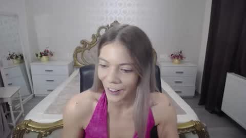 Snapshot of amandaswanson chatting on October 18, 9:24 am AmandaTop online show from October 18, 9:24 am