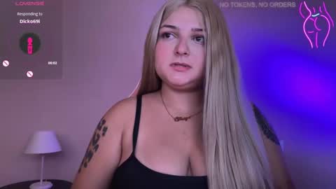 Snapshot of amandhaaa chatting on March 8, 8:25 pm Amandha online show from March 8, 8:25 pm
