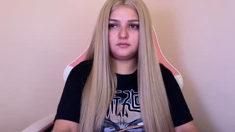Snapshot of amandhaaa chatting on February 5, 6:37 pm Amandha online show from February 5, 6:37 pm