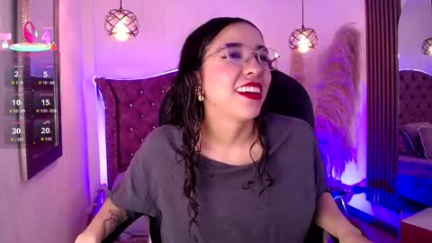 amara_davis1 online show from December 1, 3:37 am