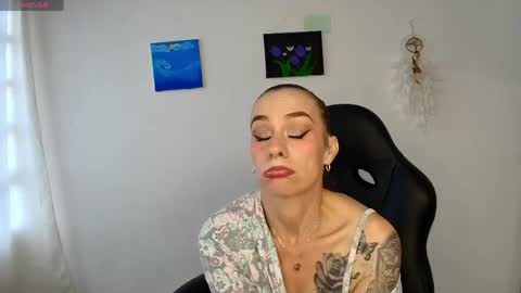 Amara Fey online show from May 16, 8:40 pm