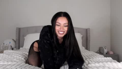 amaya_floress online show from September 22, 5:11 am