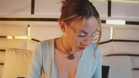 Snapshot of ambar_rosse25 chatting on September 20, 11:46 am Julieta online show from September 20, 11:46 am