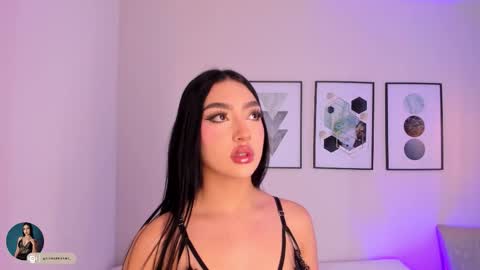 ambarevans_ online show from November 12, 11:56 am