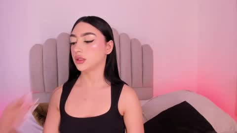 ambarevans_ online show from November 26, 12:02 pm