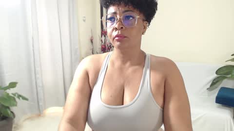 Snapshot of ambarsofhia chatting on February 17, 7:01 pm Amber Sofhia online show from February 17, 7:01 pm