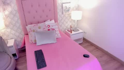 amber  ferrera online show from February 28, 3:27 pm