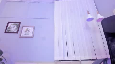 Amber Novoa online show from February 13, 2:20 pm