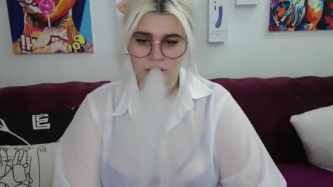 Snapshot of ambermonro chatting on September 23, 3:11 am Amber online show from September 23, 3:11 am