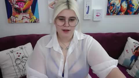 Snapshot of ambermonro chatting on October 14, 2:14 am Amber online show from October 14, 2:14 am
