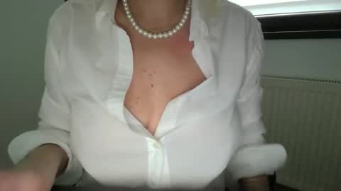 Beatrice online show from November 30, 7:04 am