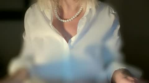 Beatrice online show from November 20, 4:04 pm